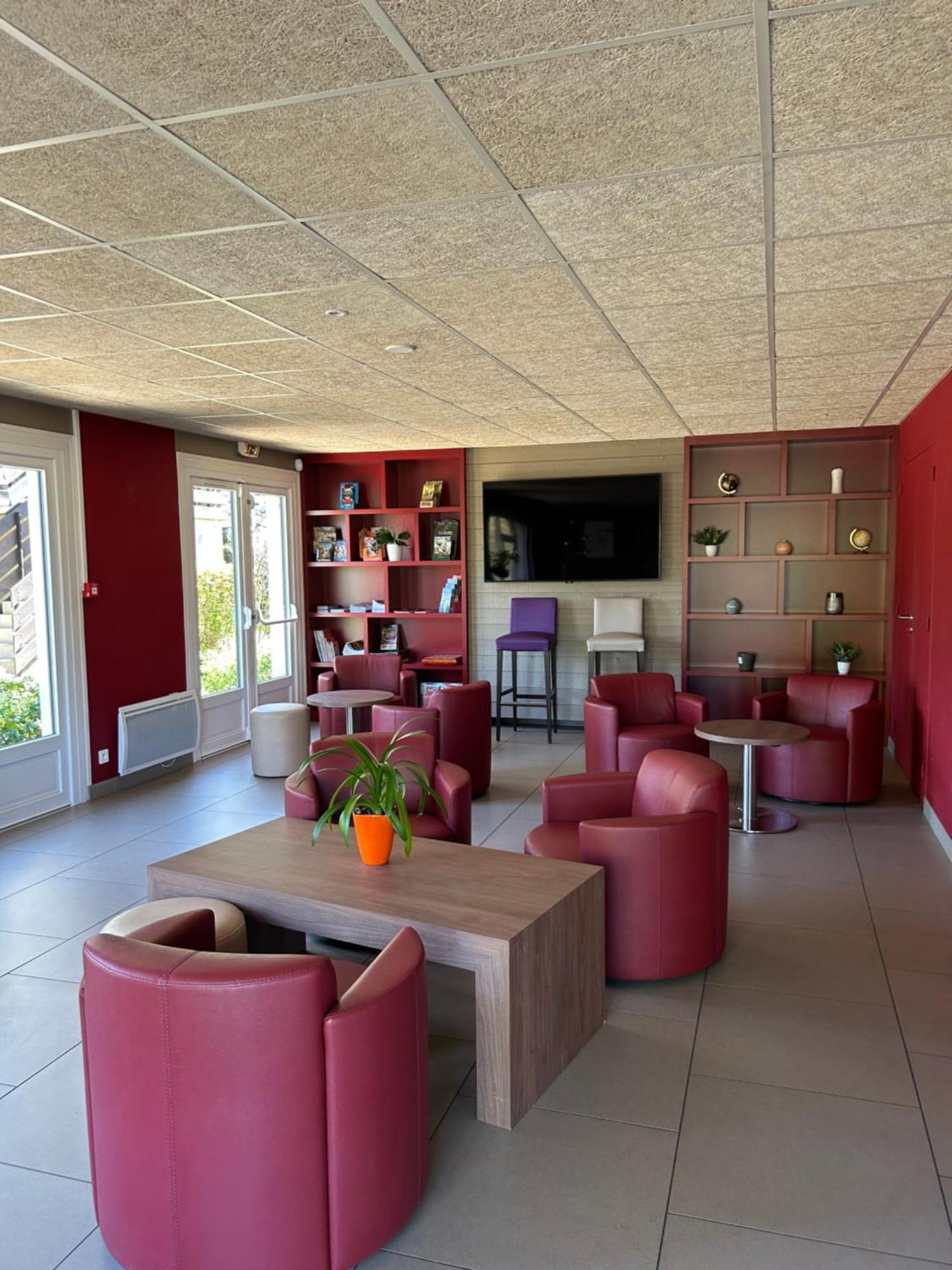 Отель Campanile Sable-Sur-Sarthe Vion Экстерьер фото